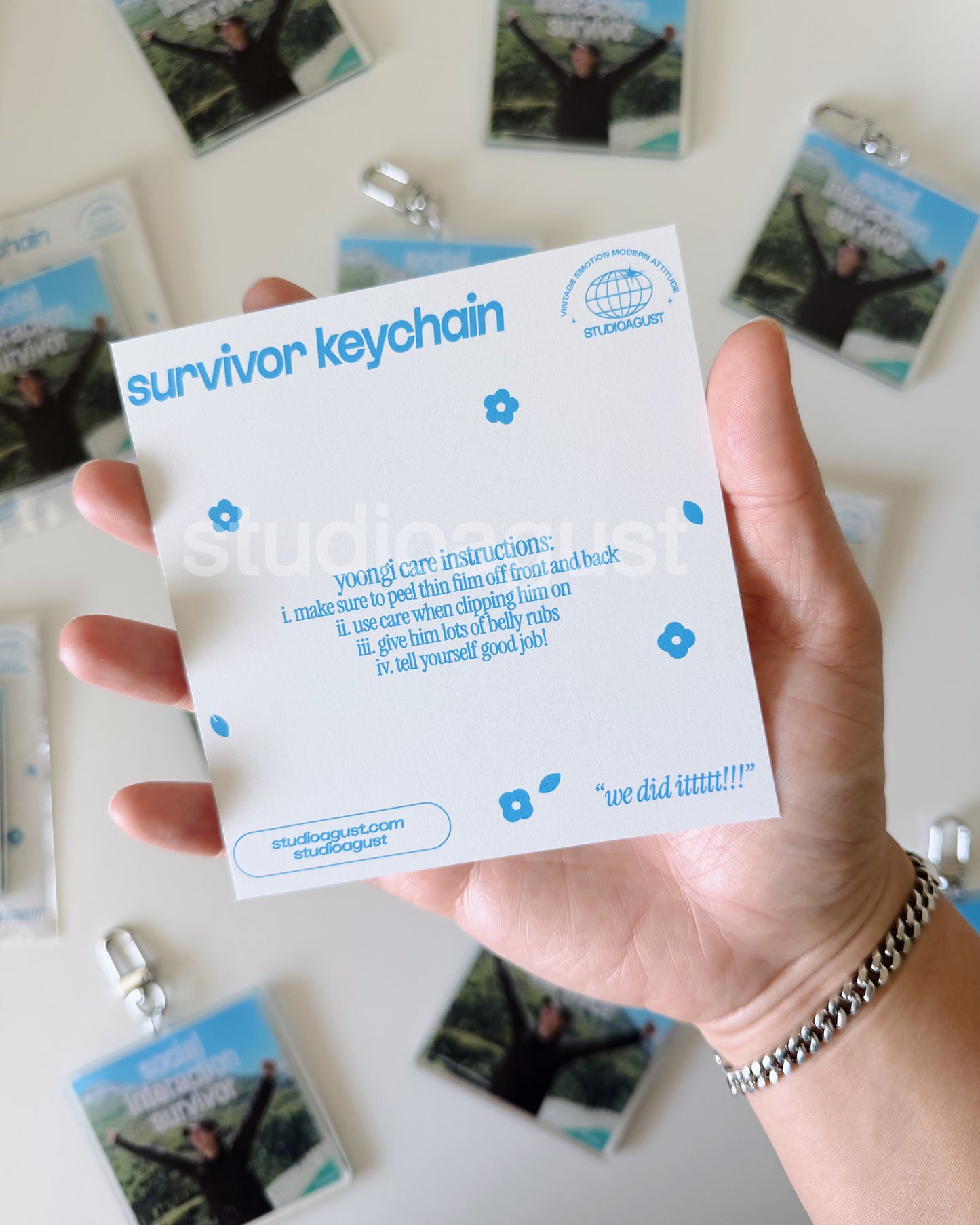 SURVIVOR KEYCHAIN [FIRST PRE-ORDER]